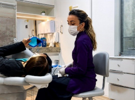 Equipamento de escaneamento 3D e tecnologia moderna da Click Dente